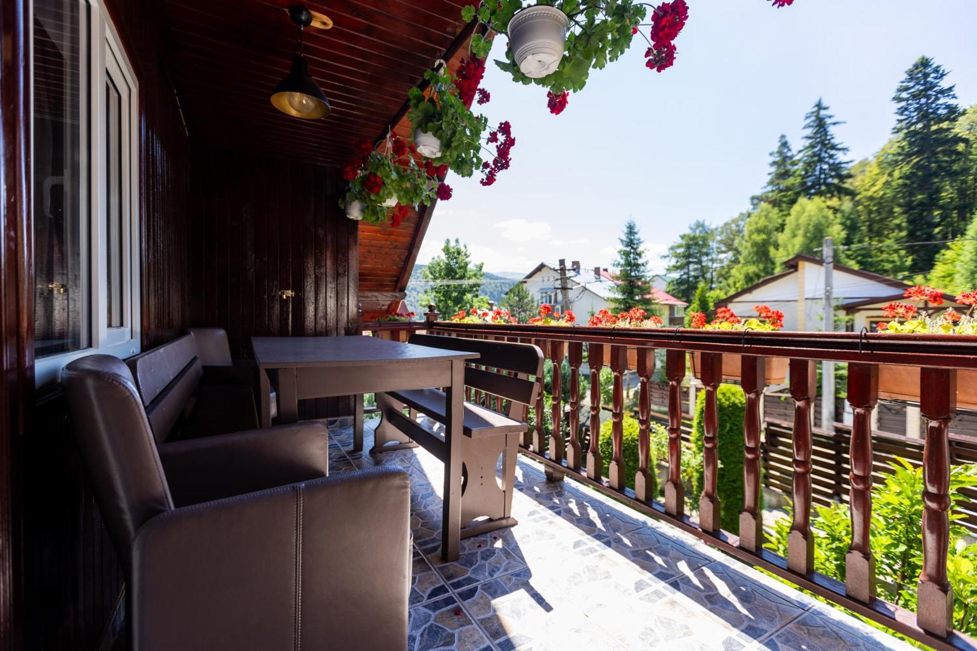 Villa Falco Bianco Буштени Экстерьер фото